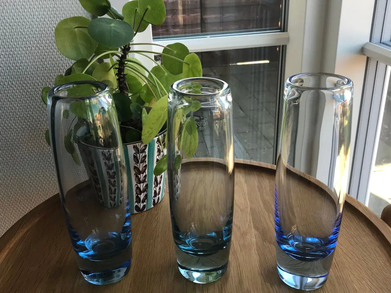 Billede 1 - Cylindervase i lyseblåt glas, 22,5 cm - Holmegaard