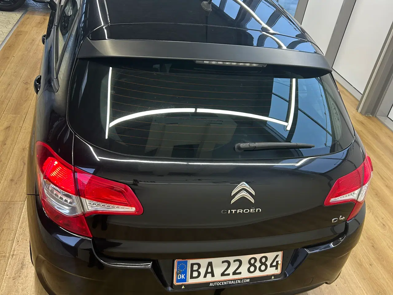 Billede 5 - Rummelig bil der kører 23,8/l