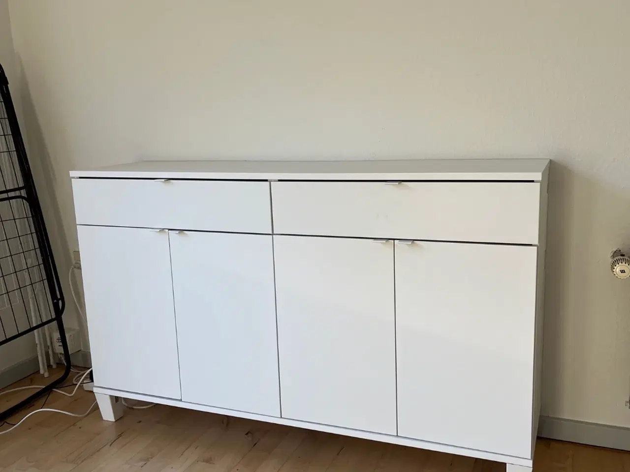 Billede 1 - Skænk med ben