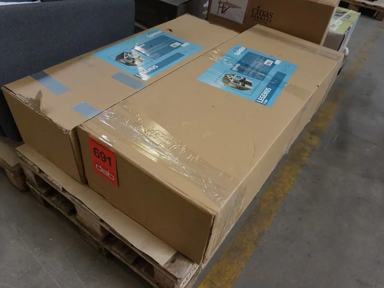 Billede 2 - SpinOut legehus i træ Mål: : L112xB106x H144 cm