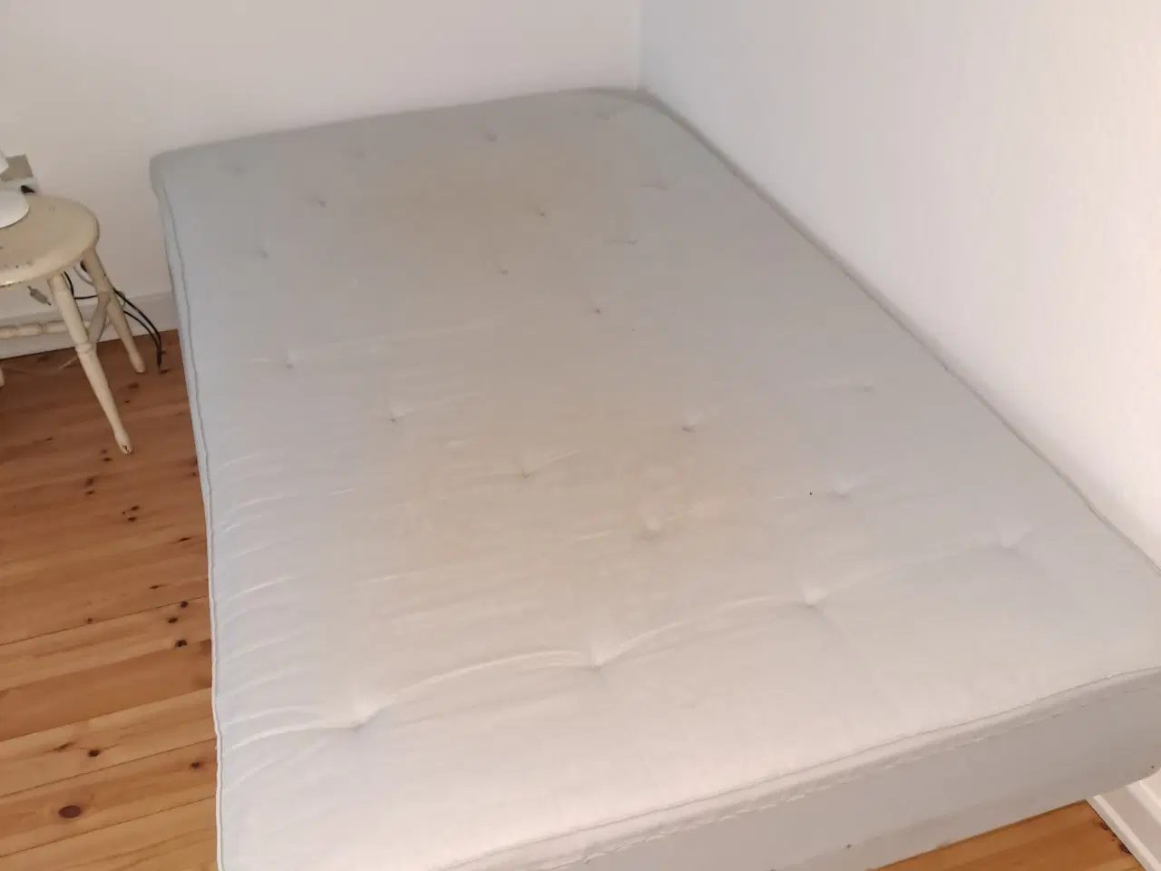 Billede 1 - BORTGIVES - Ikea "Sultan" boxmadres med topmadres.