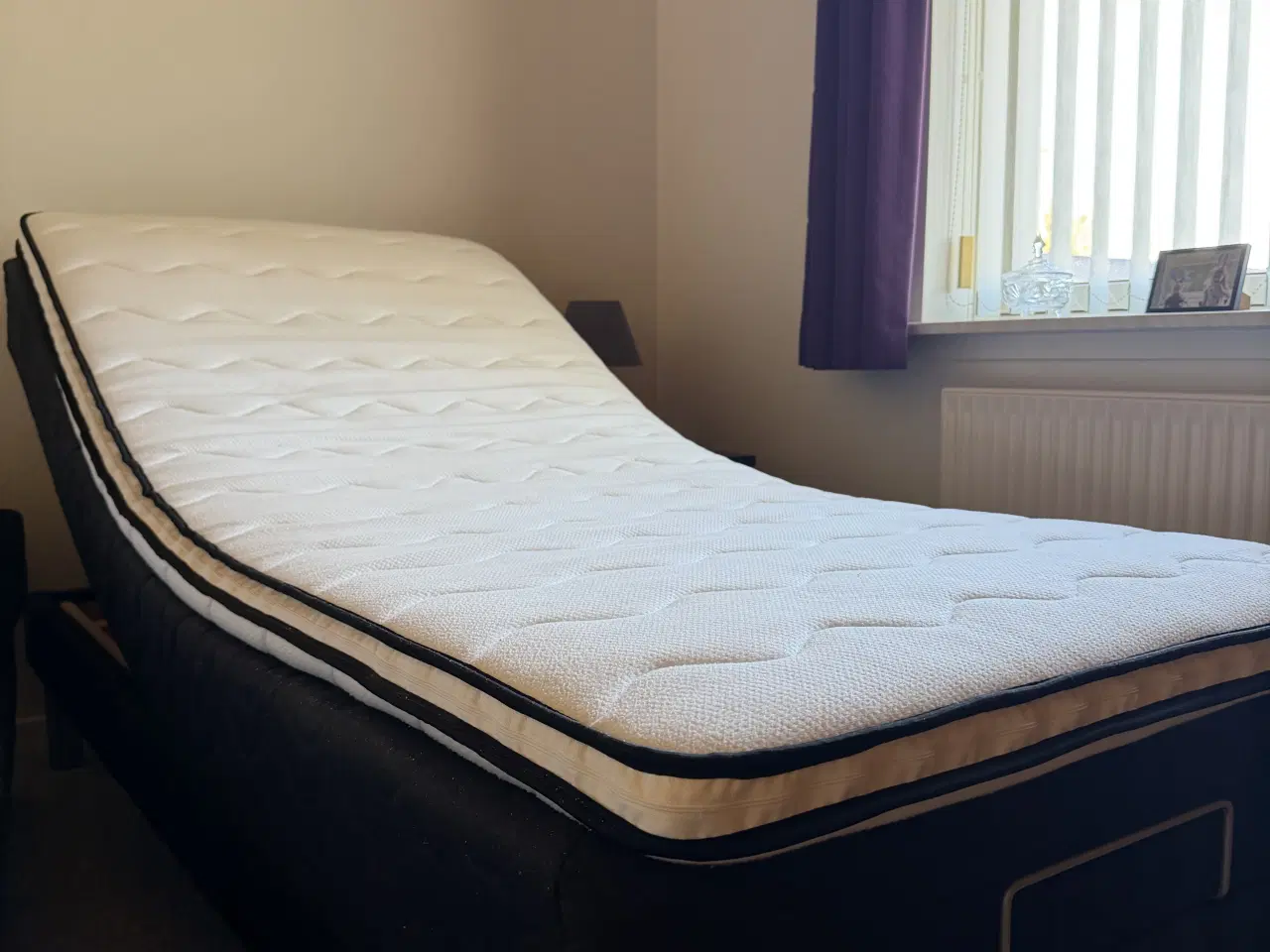 Billede 1 - Elevationsseng med topmadras 