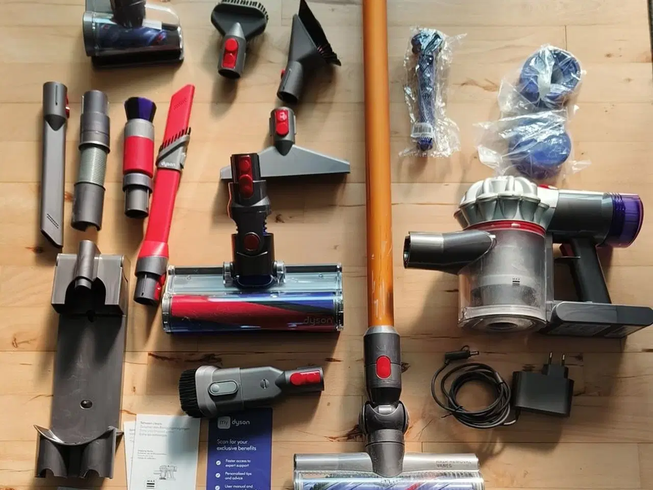 Billede 2 - Dyson V8 støvsuger med tilbehør