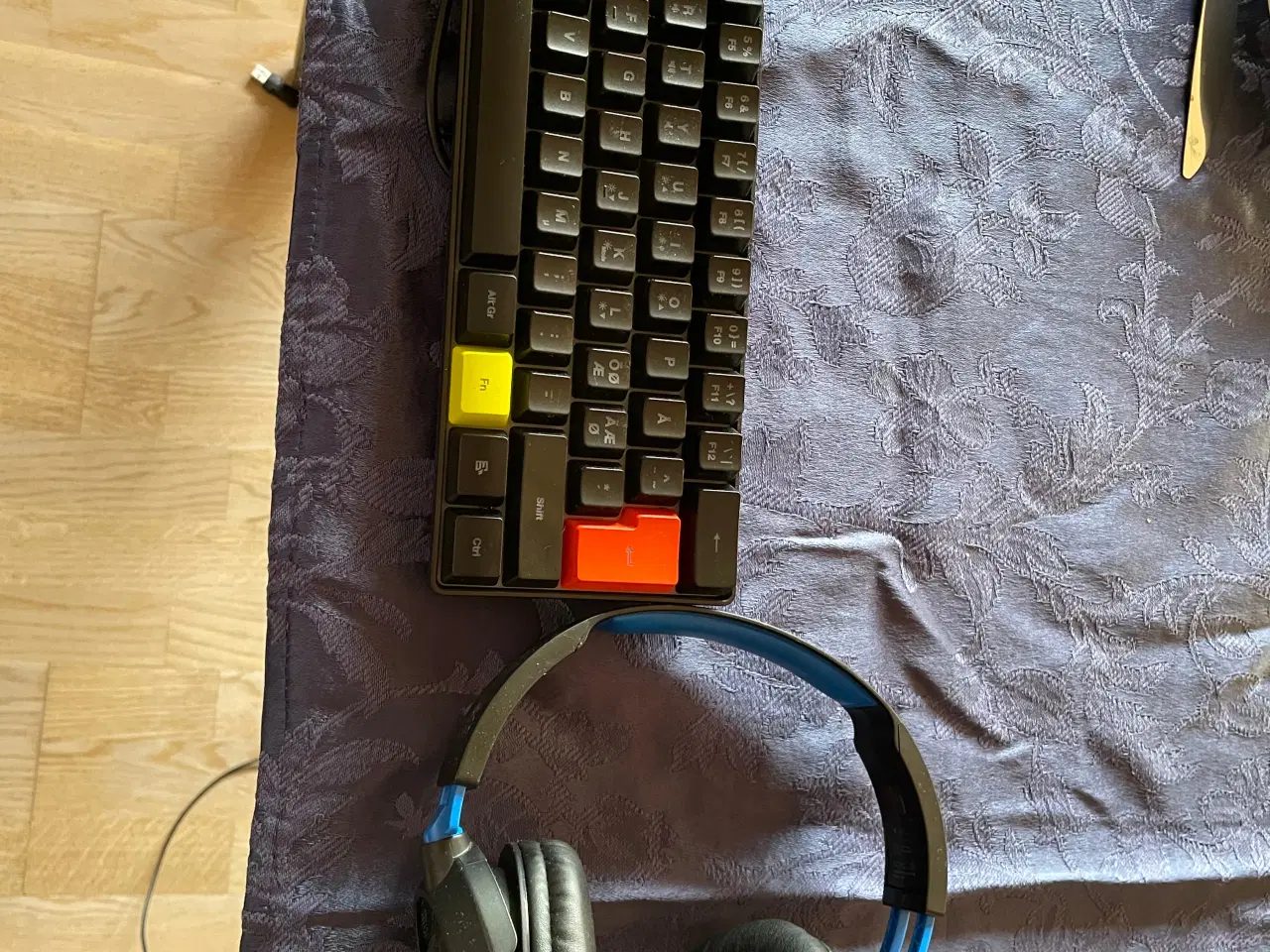 Billede 1 - Tastatur og headset 