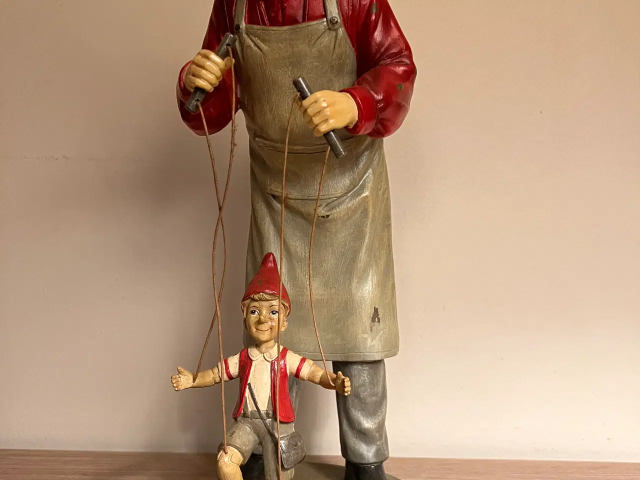 Billede 1 - Stor flot Gepetto med Pinocchio figur 