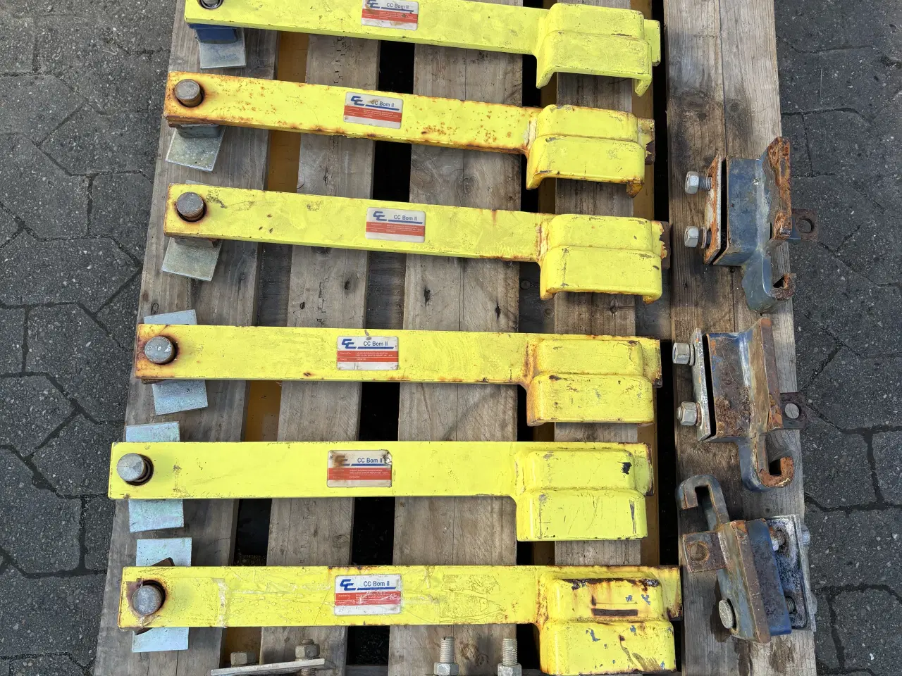 Billede 9 - Låsebomme til container - 7 stk = 2500 kr.