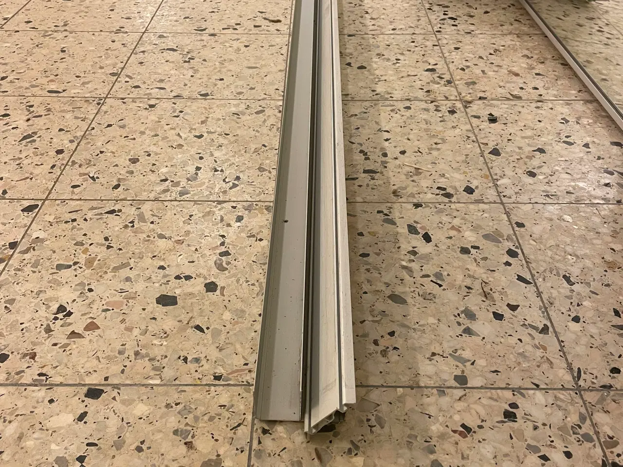 Billede 11 - Garderode skabe med Skydelåger