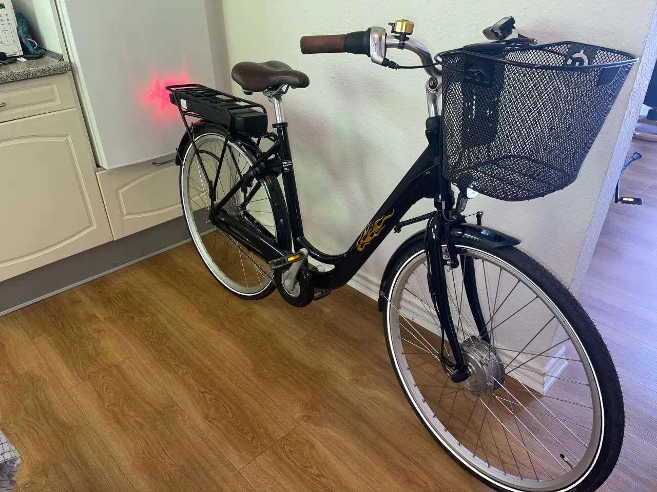 Billede 2 - flot mustang dame elcykel 28"  7 gear.