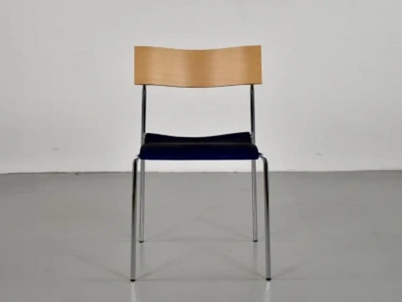 Billede 1 - Lammhults campus konference-/mødestol med mørkeblå sæde og ryg i bøg