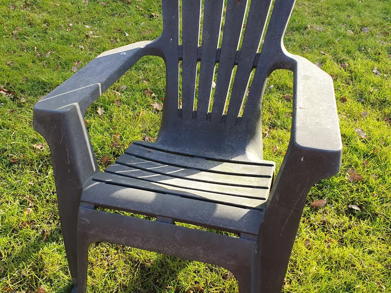 Billede 1 - Plast havestol med armlæn.