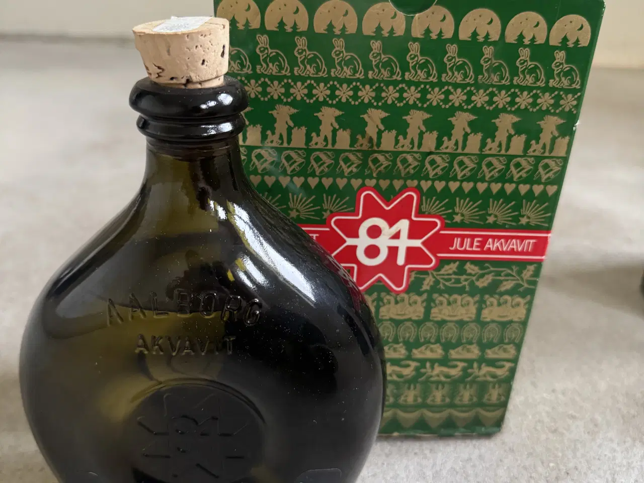 Billede 2 - Aalborg Jule Akvavit 1984 flaske med original æske