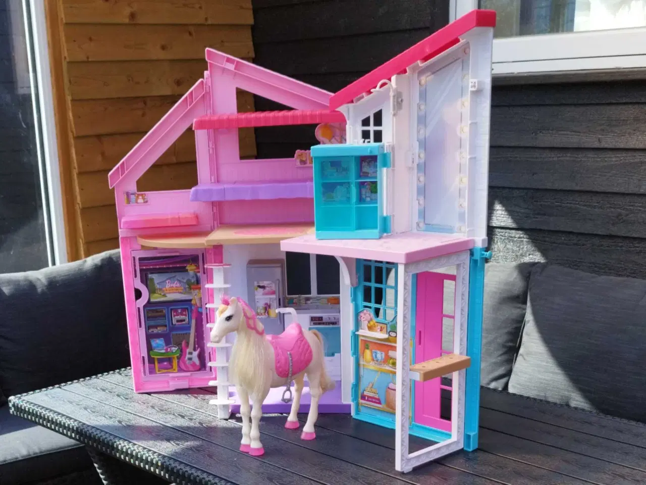 Billede 2 - Barbie hus og hest