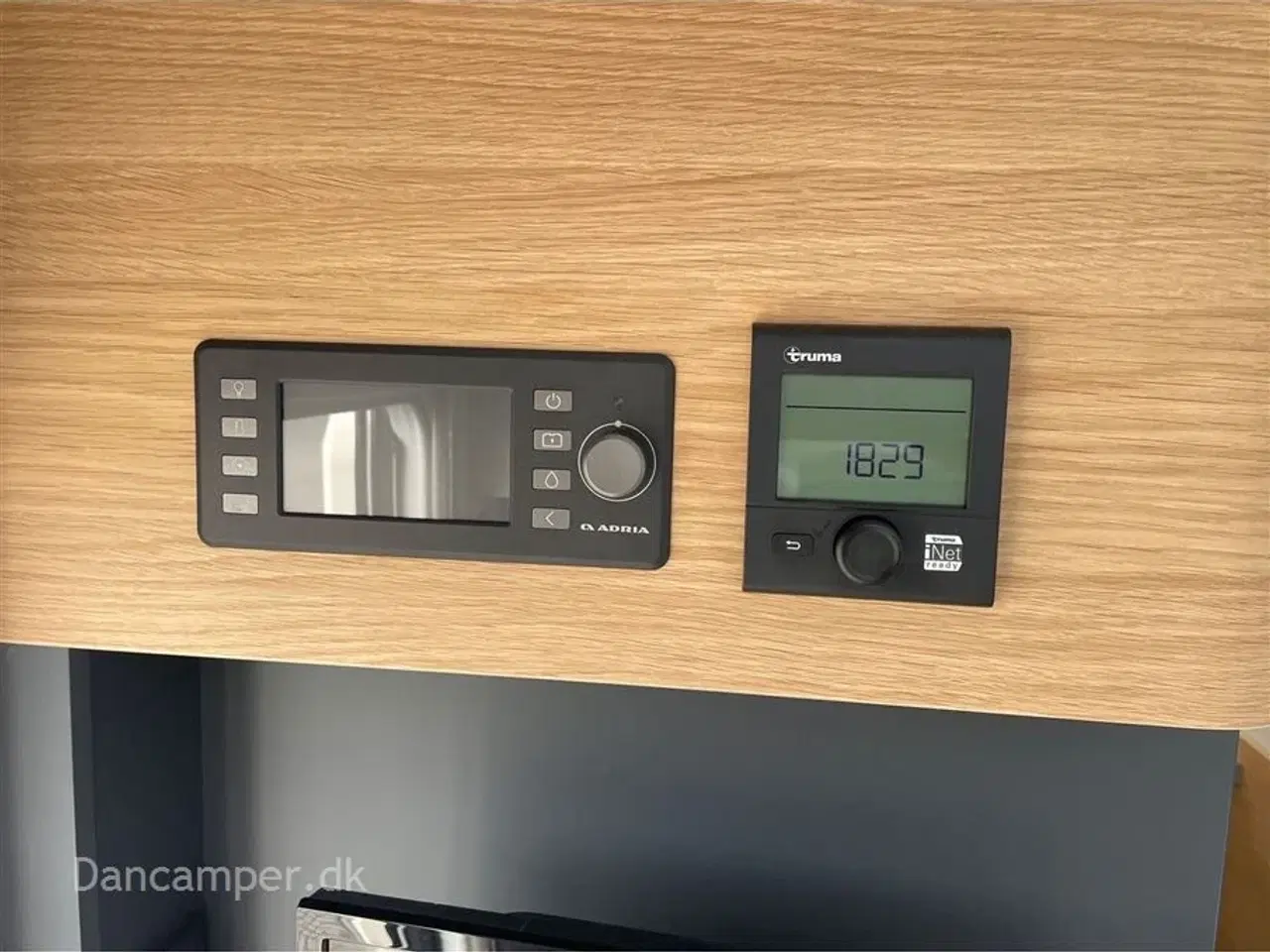 Billede 9 - 2022 - Adria Coral Plus S 670 SL     2 stk. Lithium batterier, solceller,  230 V inverter. Thetford gasovn. 140 HK Aut.gear