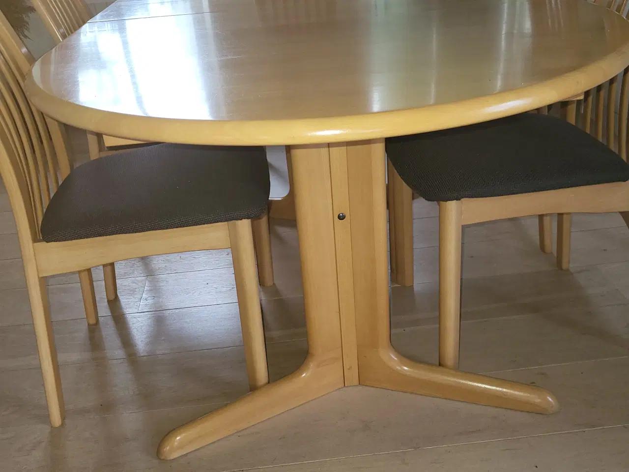 Billede 2 - Velhold Skovby spisebord m. 6 stole