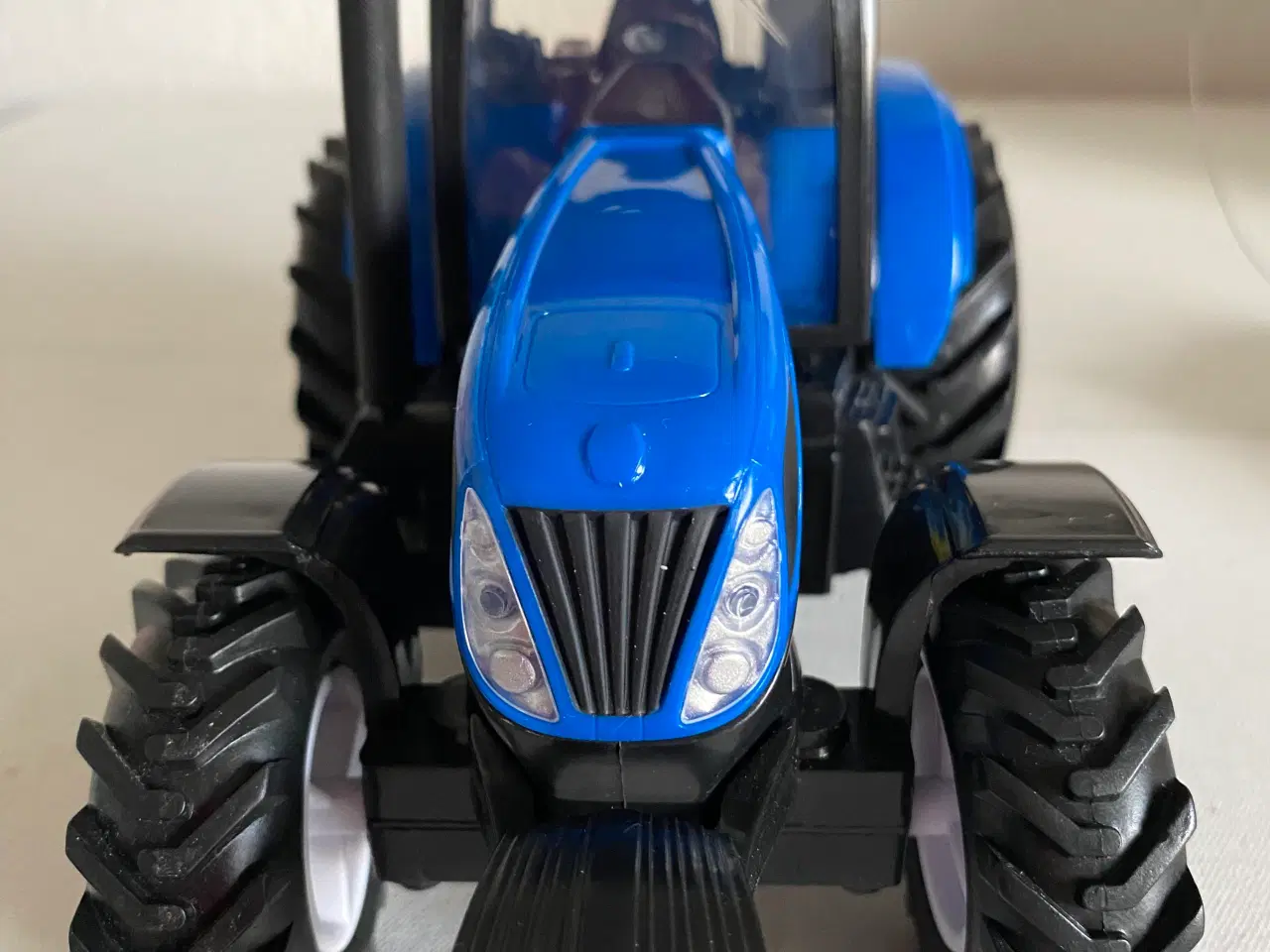 Billede 1 - Traktor fjernstyret New Holland T7070