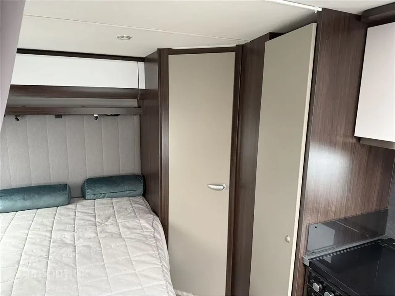 Billede 10 - 2025 - Polar Blueline 520 FD   Lækker luksus vintervogn med dobbeltseng, rundsiddegruppe fra Hinshøj Caravan
