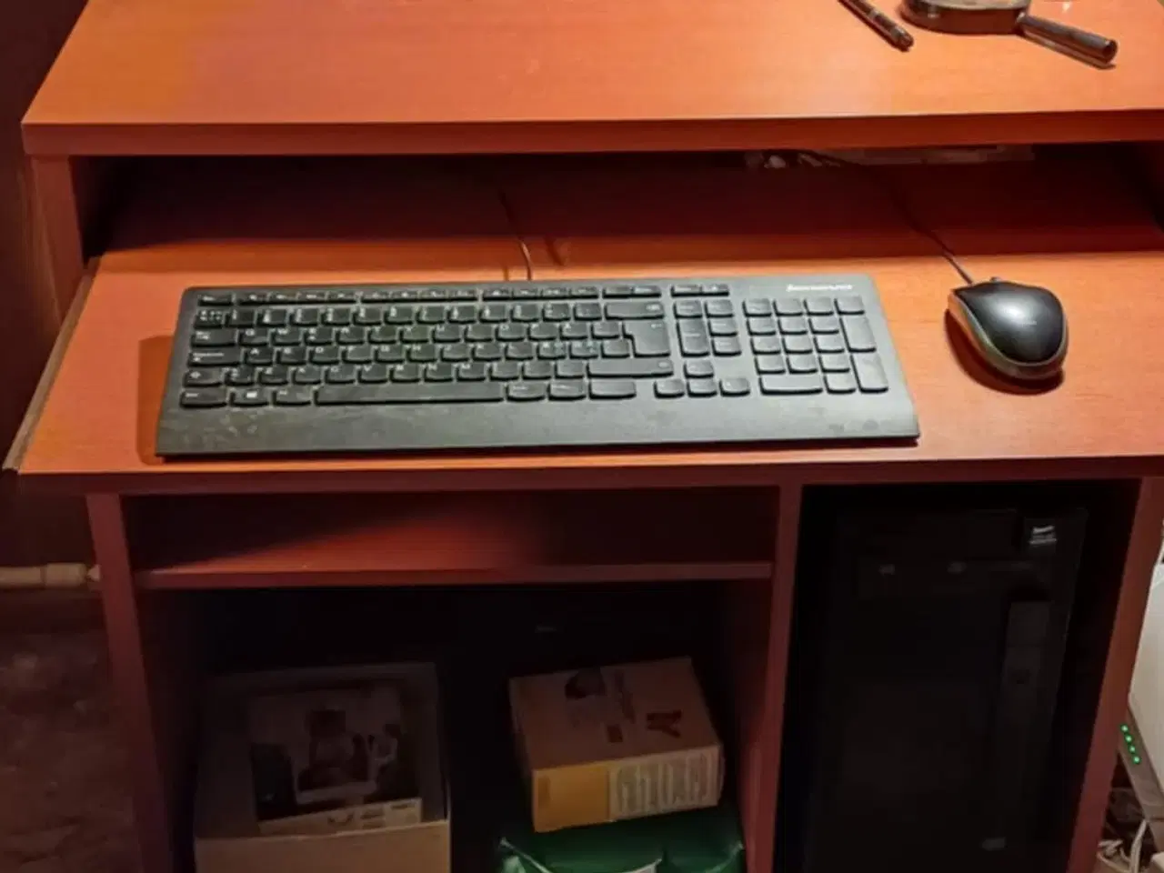 Billede 1 - Computerbord med udtræks plade