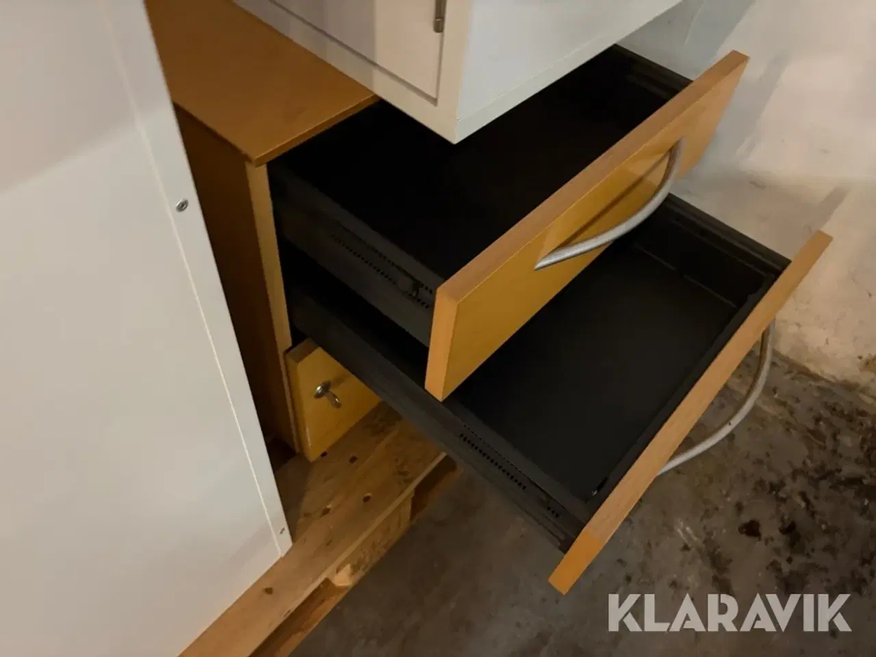 Billede 6 - Lot med kontormøbler - 9 paller