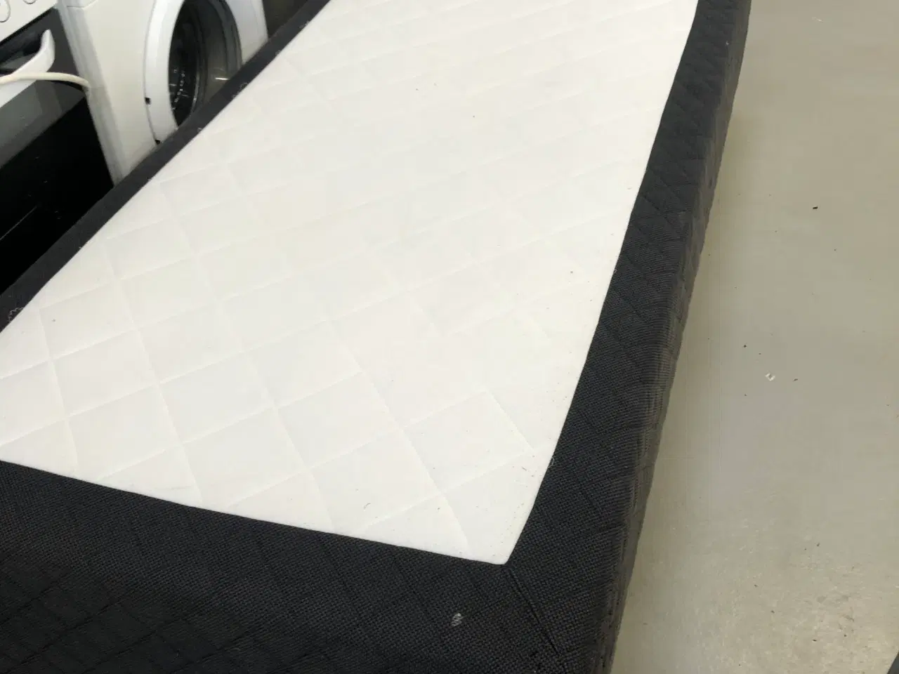 Billede 1 - Seng fra jysk