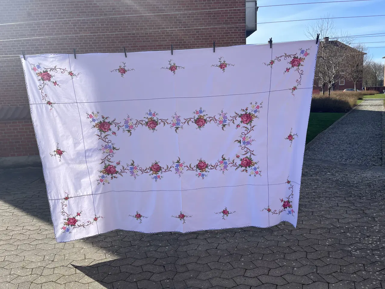 Billede 1 - Smuk broderet dug