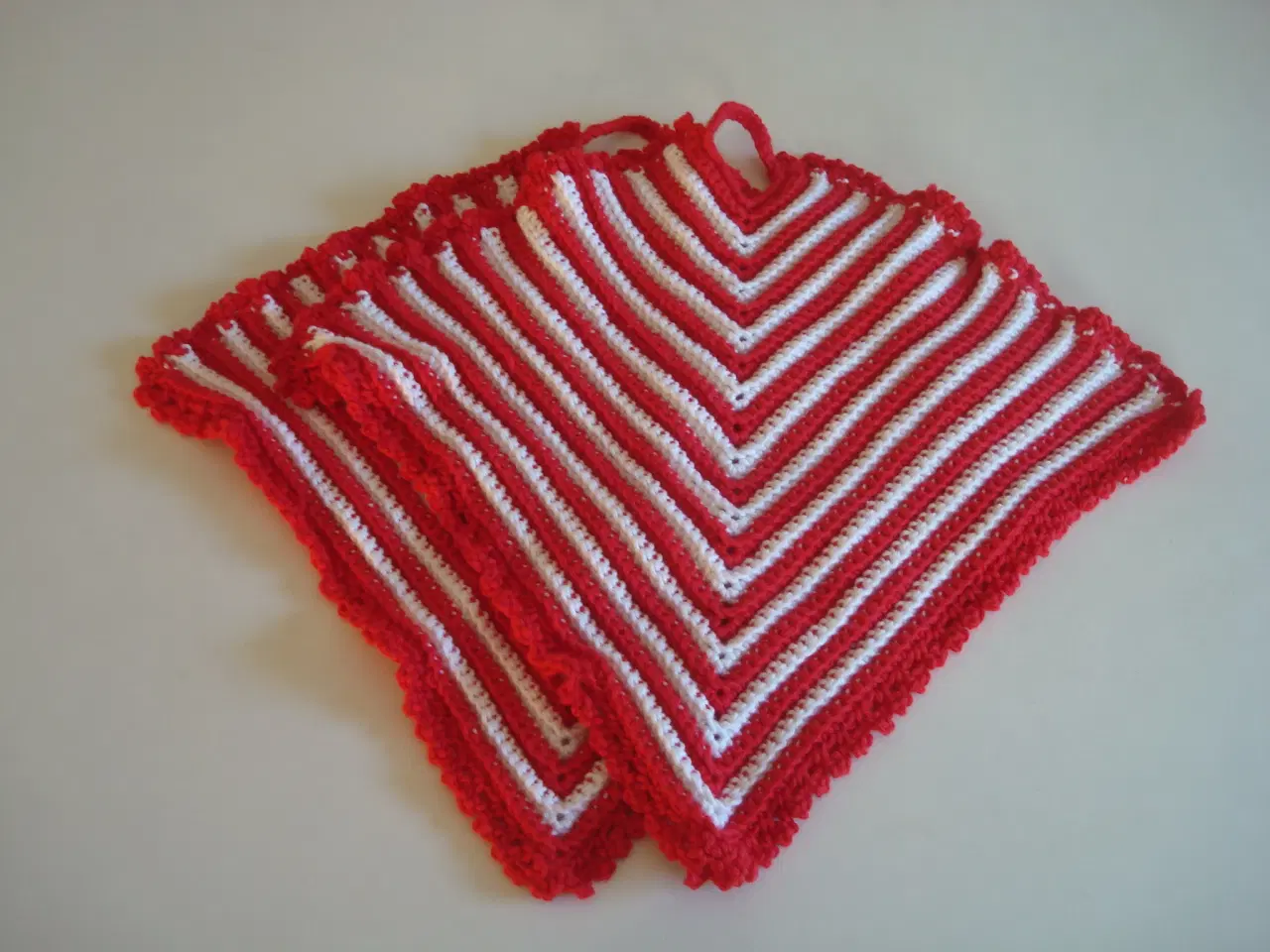 Billede 1 - Grydelapper røde/hvide stribet hæklet