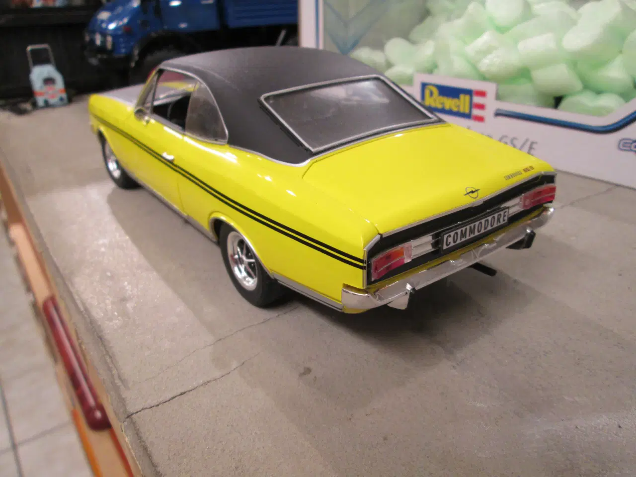 Billede 2 - Opel Commodore GS/E   Revell  1:18