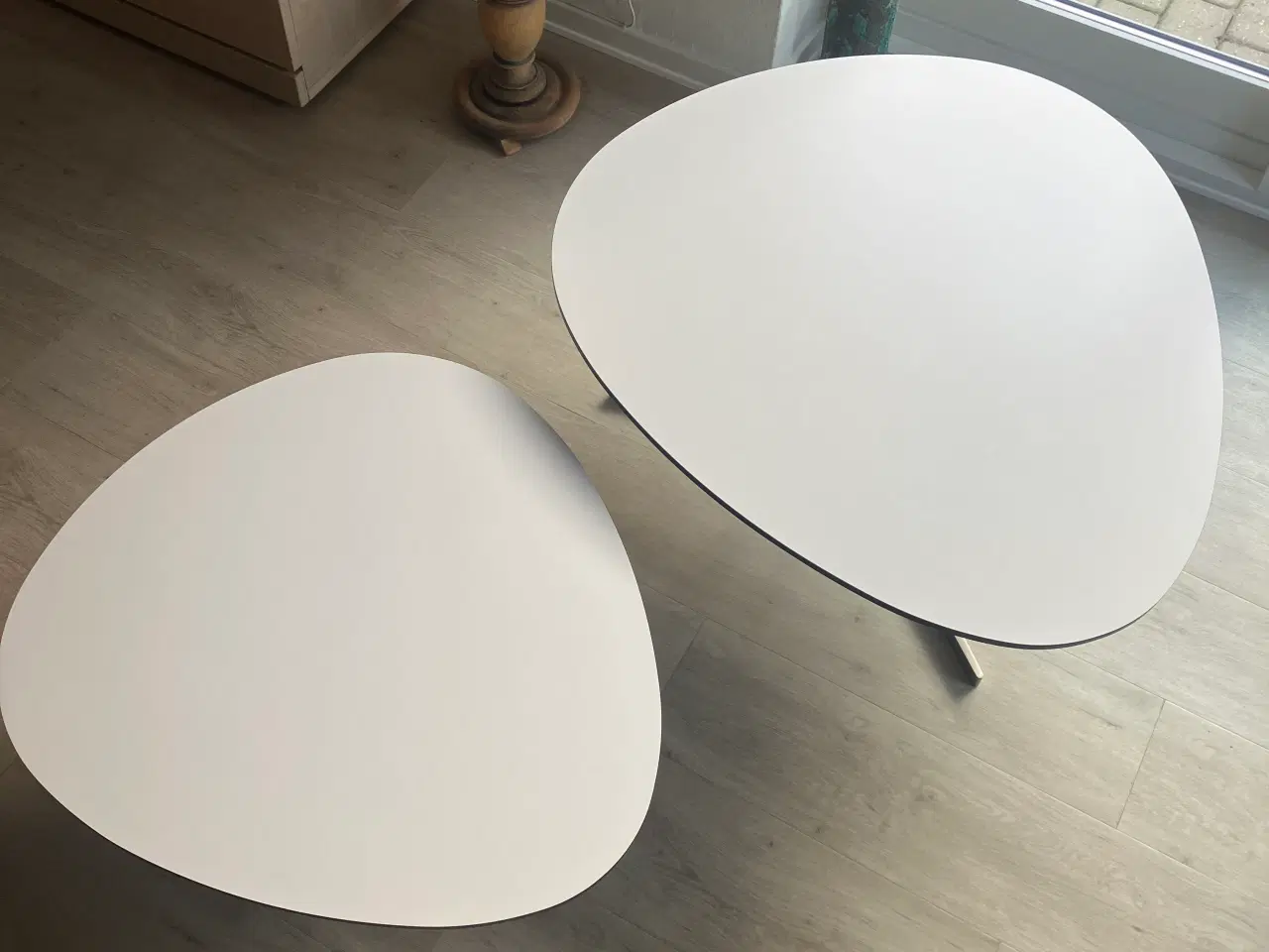 Billede 3 - Ovale Sofabord i hvid melamin med sort kant