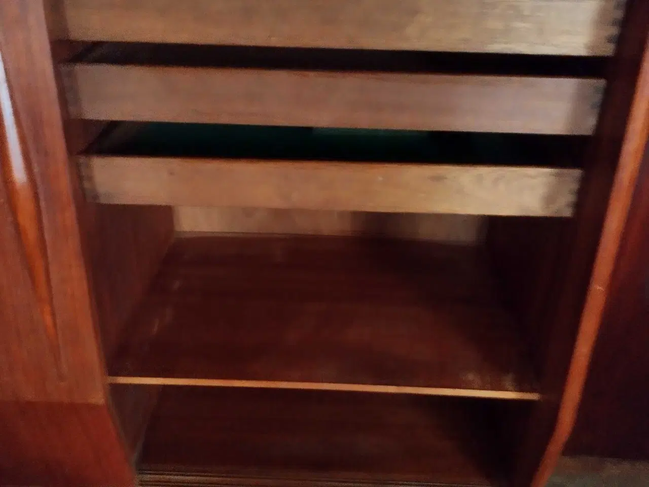 Billede 2 - Dækketøjsskab i teak