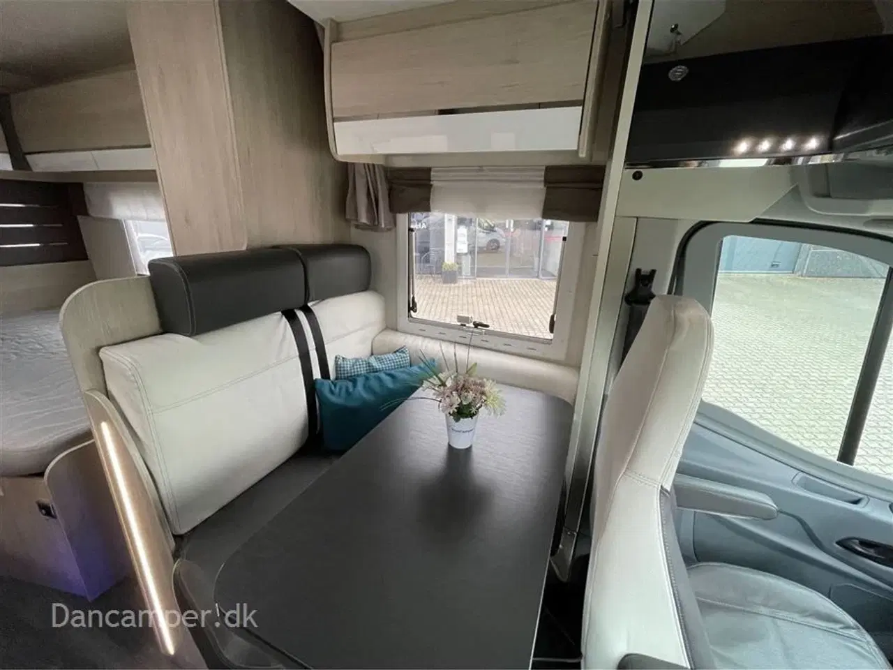 Billede 18 - 2019 - Chausson Flash 515   Anvisningsbil!  2019 model! En ejer! Under 6m. 170Hk Ford, model med fransk seng, markise og NX5-alarm. Nysynet.