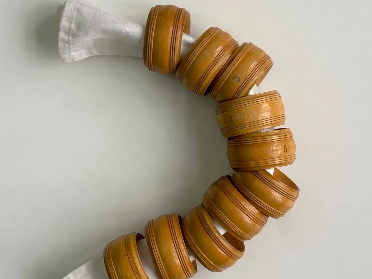 Billede 7 - Sæt servietringe af træ, nummererede