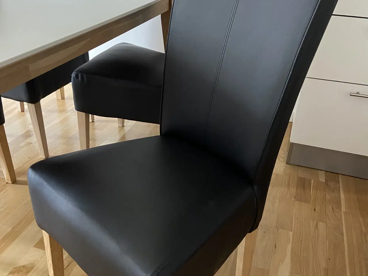 Billede 3 - Sofabord med 6 stole