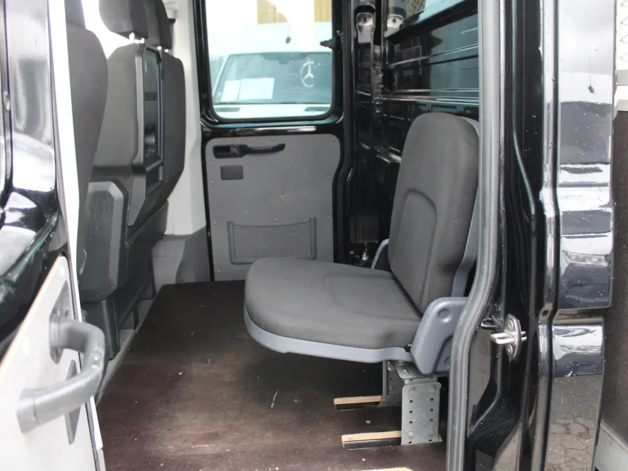 Billede 6 - VW Crafter 35 2,0 TDi 140 Mandskabsvogn m/lad L3