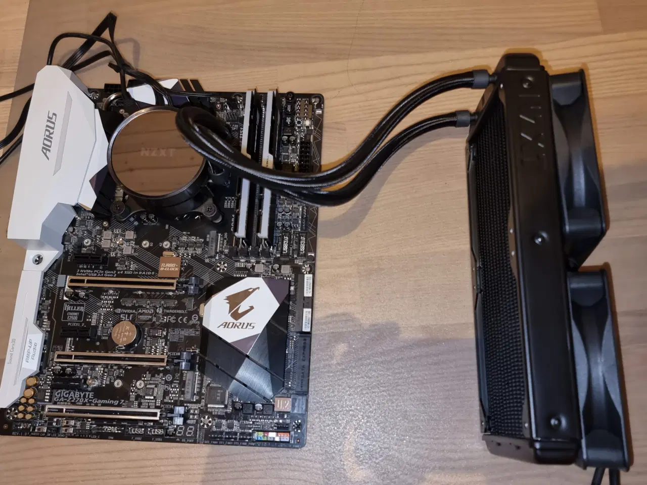Billede 1 - Bundkort GA-Z270x-Gaming 7, CPU, RAM og Vandkøler.