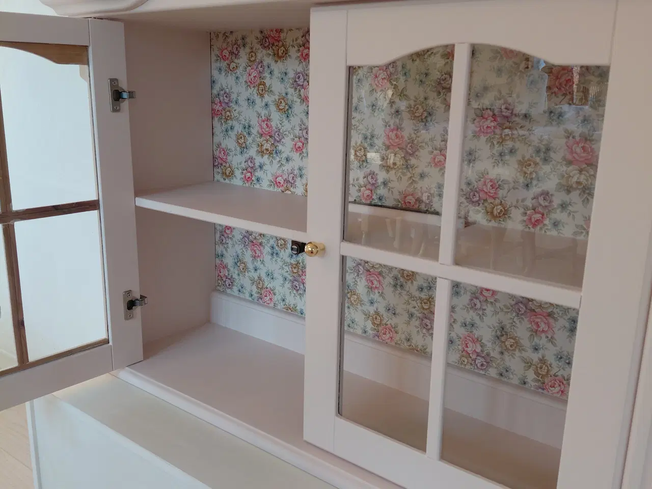 Billede 2 - Sød hængevitrine