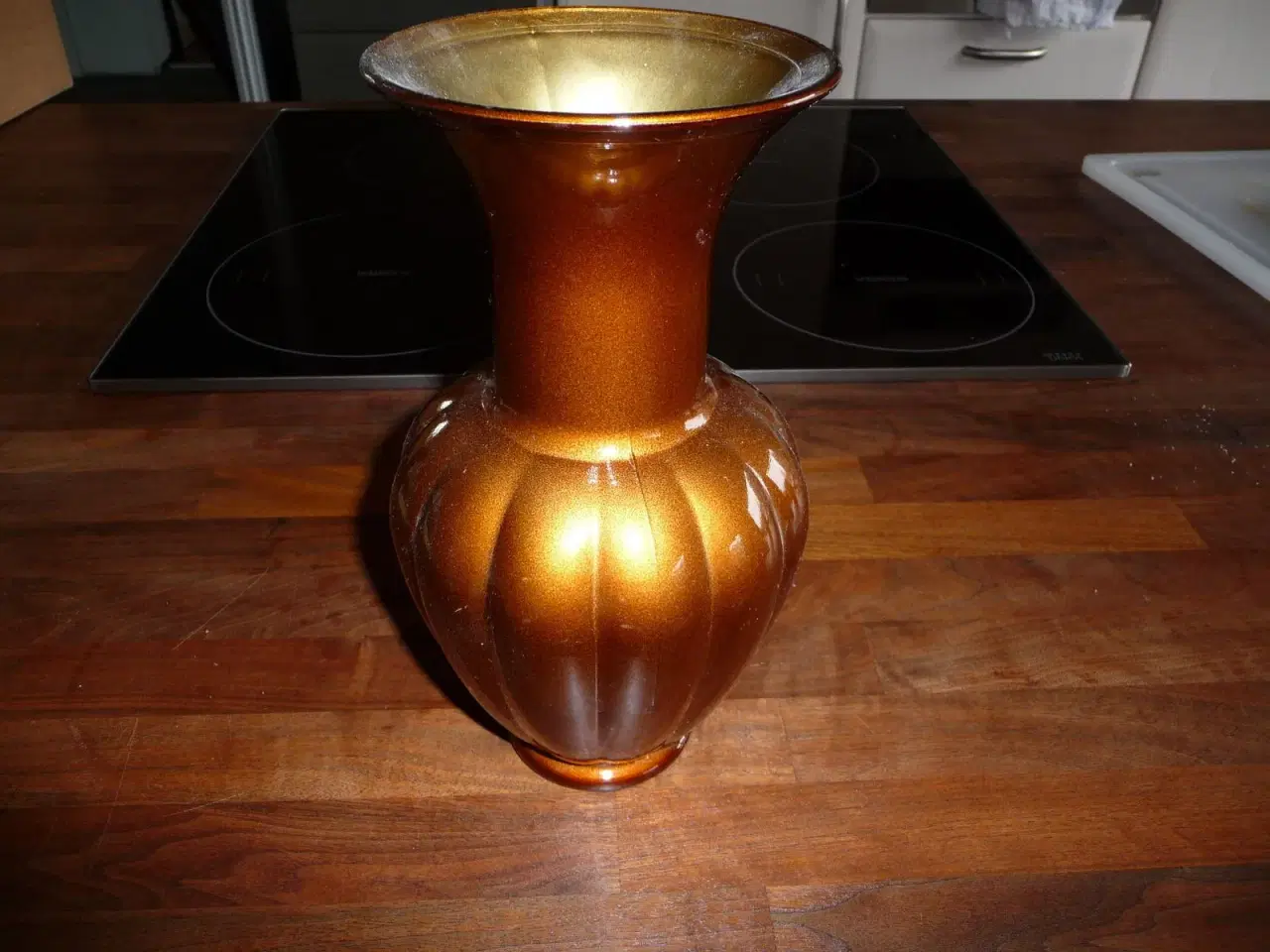 Billede 1 - flot glas vase i kobber frave