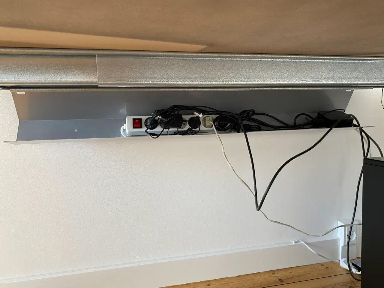 Billede 5 - Dencon Skrivebord 140x80 cm – Justerbar Højde