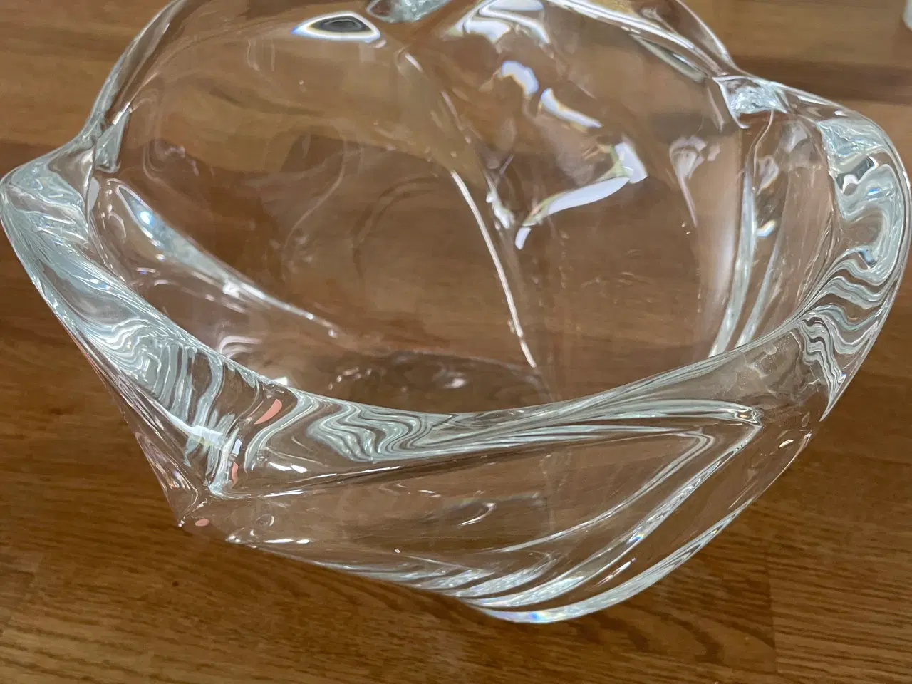 Billede 1 - Glas skål .  Vejer 2,7 kg . Se mål på billeder 