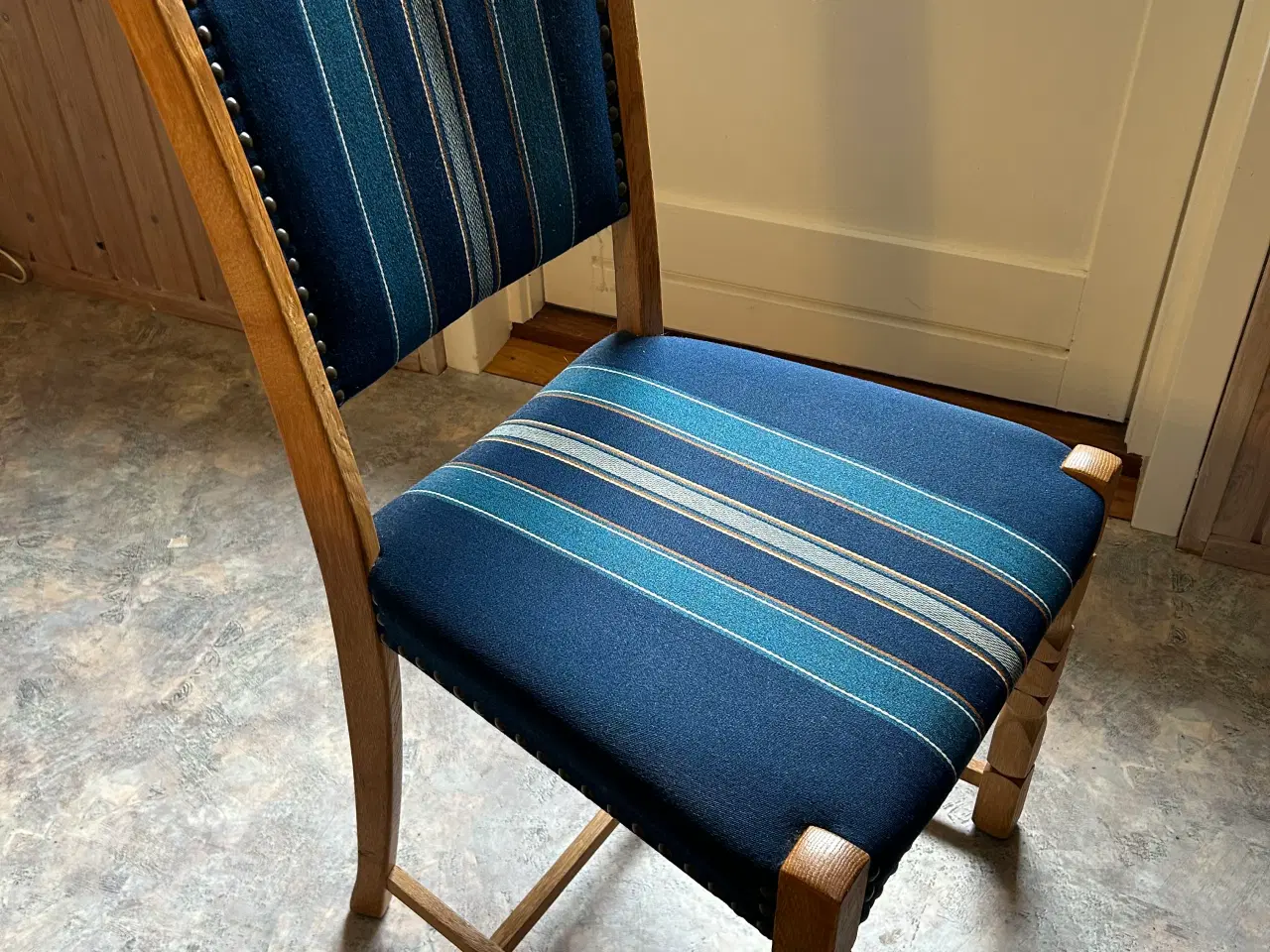 Billede 1 - Spisebord med 4 stole 