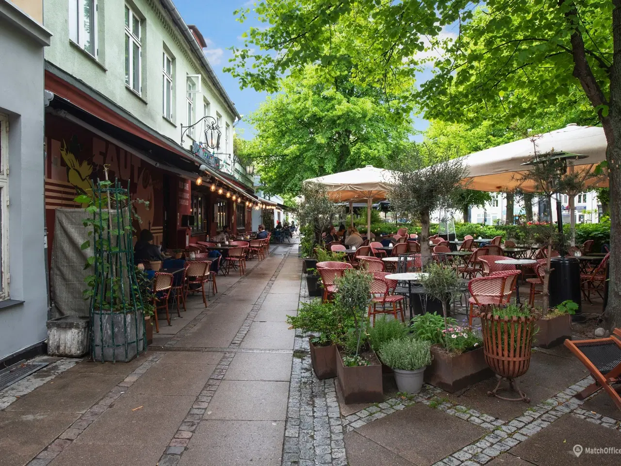 Billede 10 - Lyst og højloftet kontormiljø i tidligere fabriksbygning på Østerbro