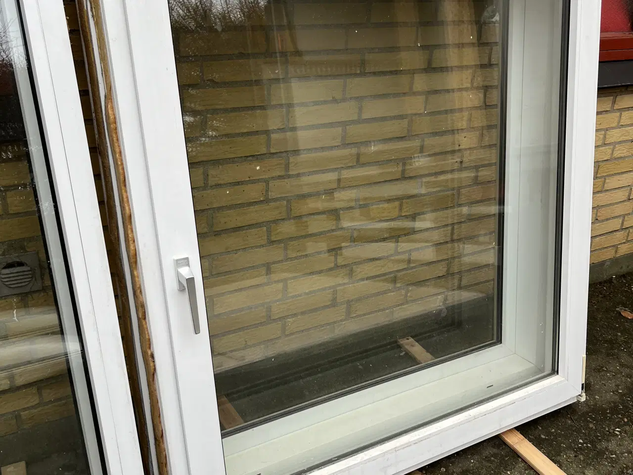 Billede 2 - Velholdte plastikvinduer store