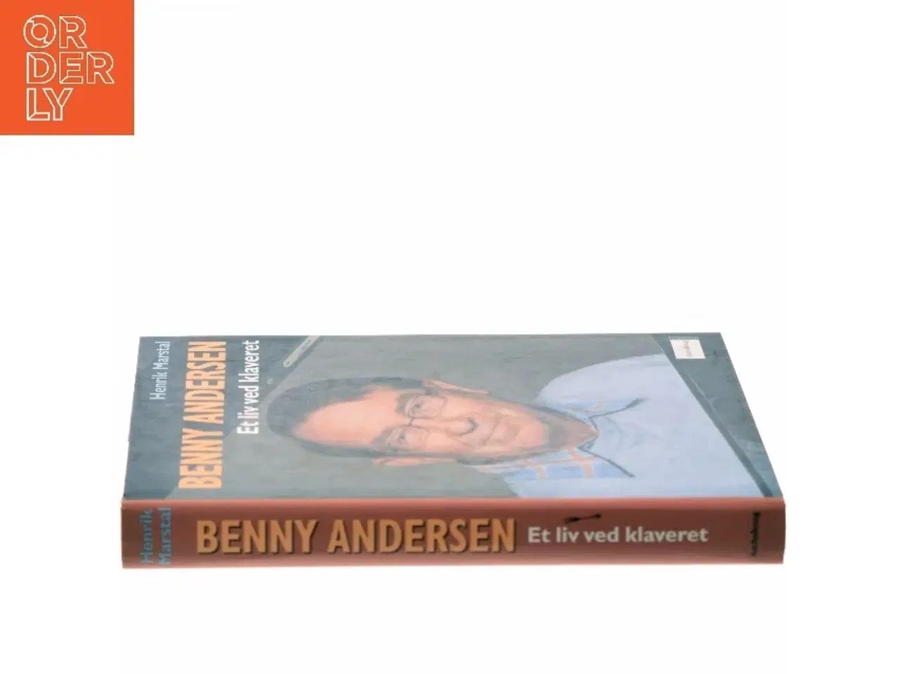 Billede 2 - Benny Andersen - et liv ved klaveret af Henrik Marstal (Bog)