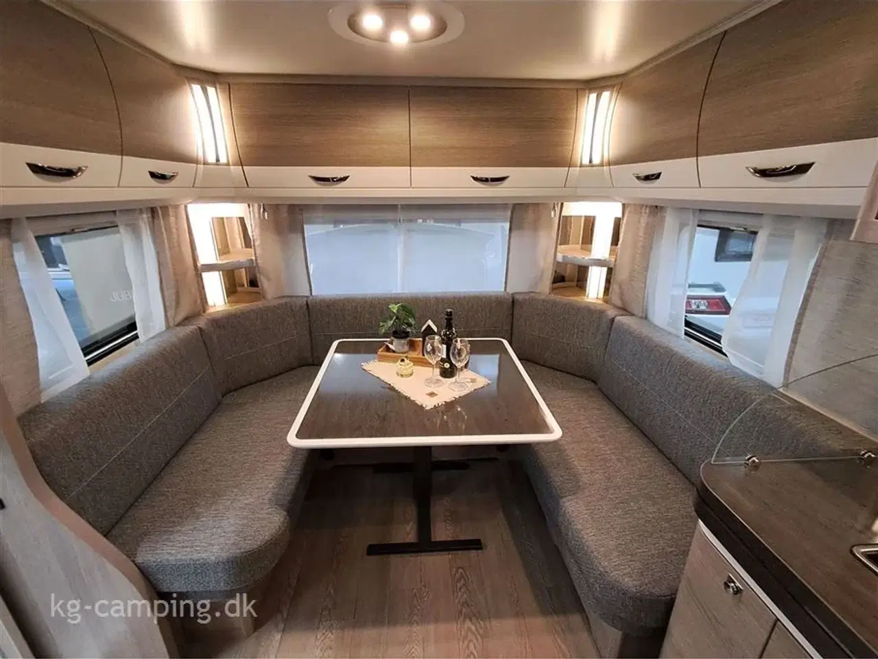 Billede 6 - 2023 - Hobby Prestige 650 UFF TILBUD nedsat med kr. 27.753,- | Lækker vogn med fritstående dobbeltseng - Kan opvejes til 2.200 kg.