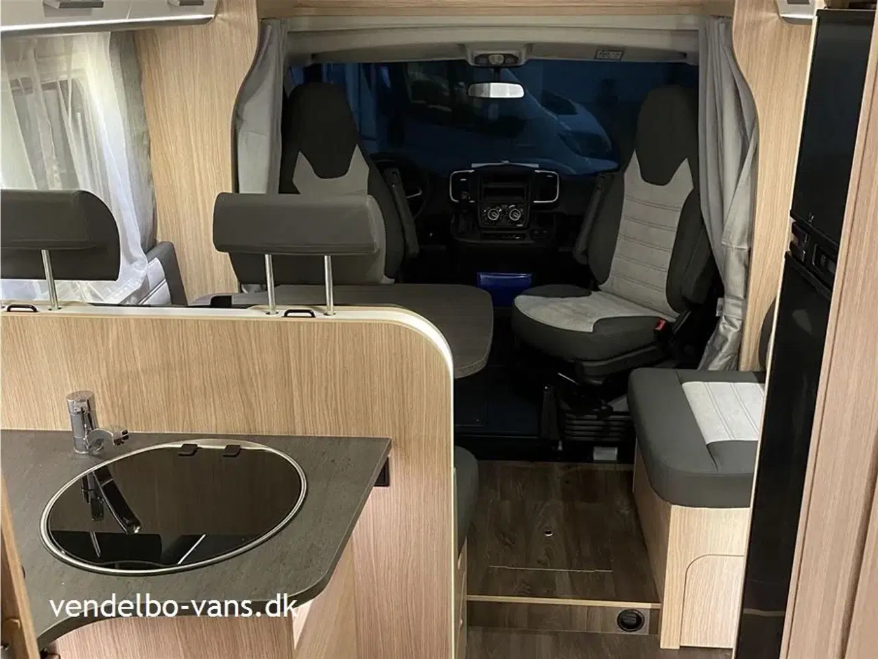 Billede 9 - 2023 - SunLight T 68 Adventure Edition   Enkeltsenge og stor garage - AUT. GEAR