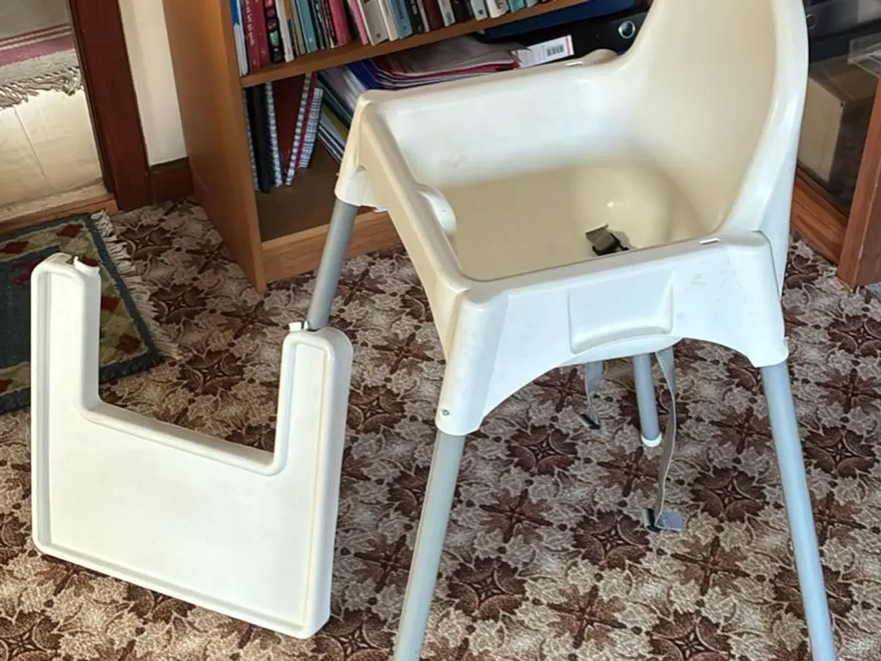 Billede 1 - Barnestol høj hvid IKEA med aftagelig bakke
