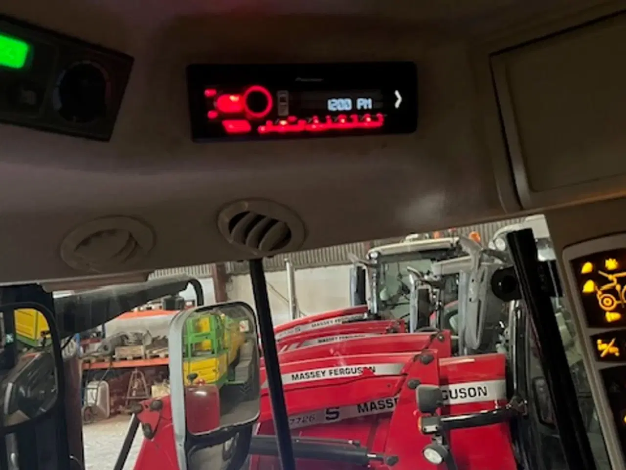 Billede 9 - Massey Ferguson 7720S Velholdt traktor.  Har aldrig lavet andet end at køre med sprøjte.