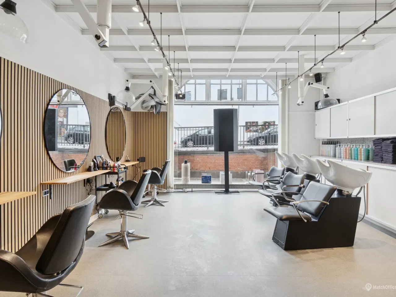 Billede 8 - Velbeliggende frisørsalon til afståelse