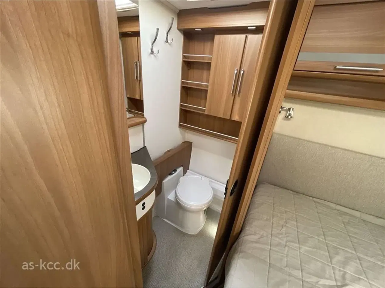 Billede 7 - 2012 - Kabe Classic 520 XL KS   Kabe Classic 520 XL KS årg. 2012. 4 sovepladser, 5 siddepladser, mover Isabella Ventura fortelt, markise, Air con.