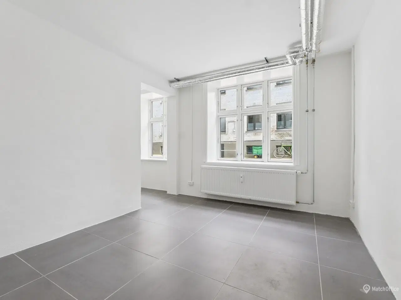 Billede 7 - Fint Kontor /showroom i stille gård.