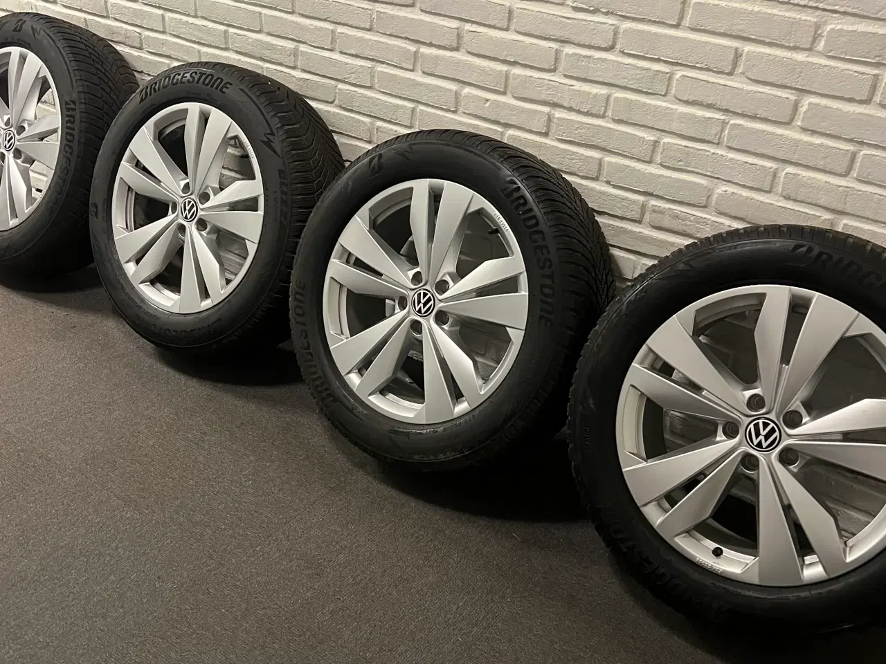 Billede 1 - Originale ID4,ID5 fælge med vinterdæk