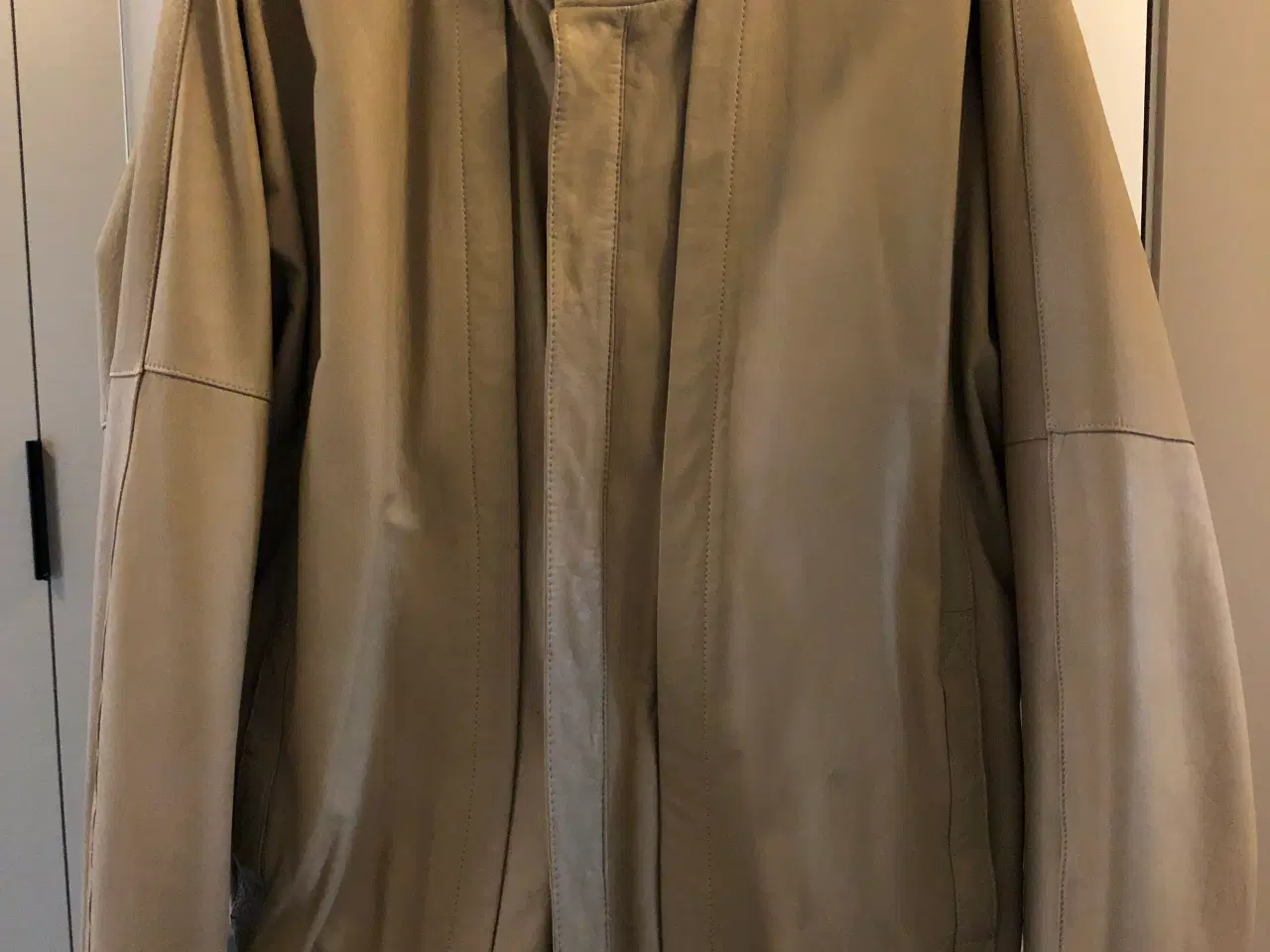 Billede 1 - Herre læder jakke str. L, beige, som ny